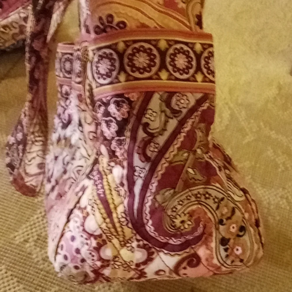 Vera Bradley bucket shoulder bag. - Picture 4 of 5